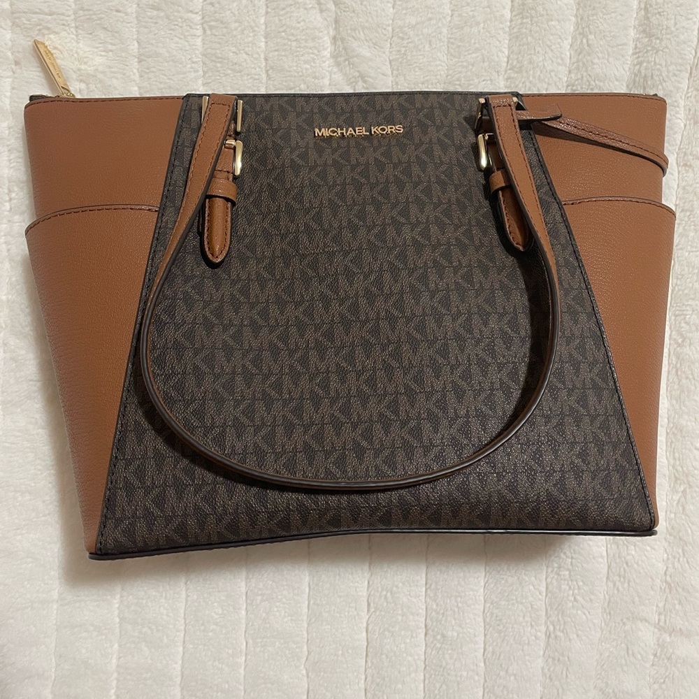 MICHAEL KORS CHARLOTTE LG TZ TOTE BROWN SIGNATURE **NEW**
